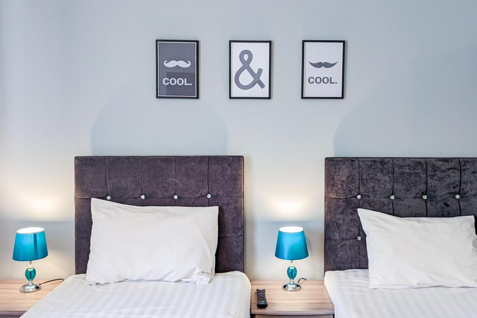 5-Bedroom Contractor House With 10 Beds Free Parking And Free Wifi - Outfield Homes By Your Lettings Short Lets & Serviced Accommodation Peterborough Eksteriør bilde